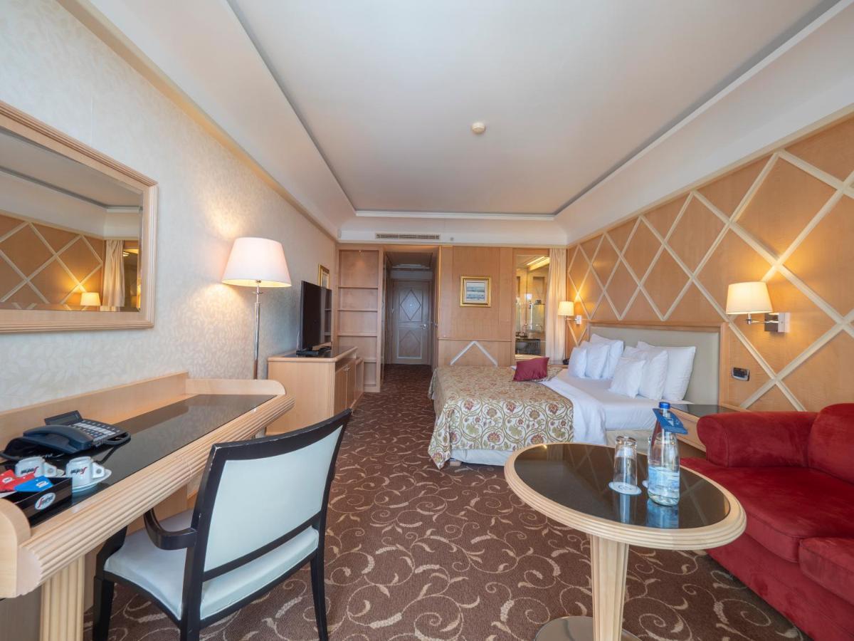 Splendid Conference & Spa Resort Budva Luaran gambar A room at the hotel