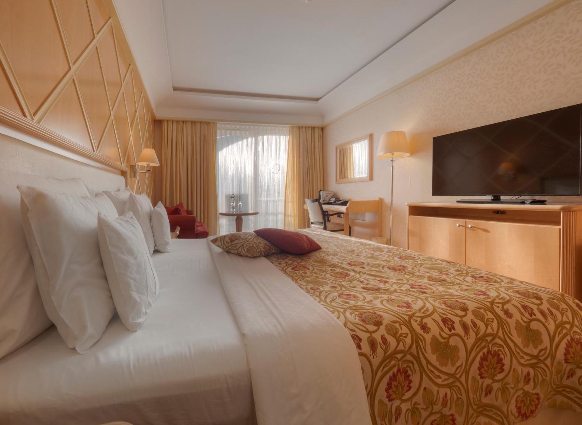 Splendid Conference & Spa Resort Budva Bilik gambar A room at the hotel