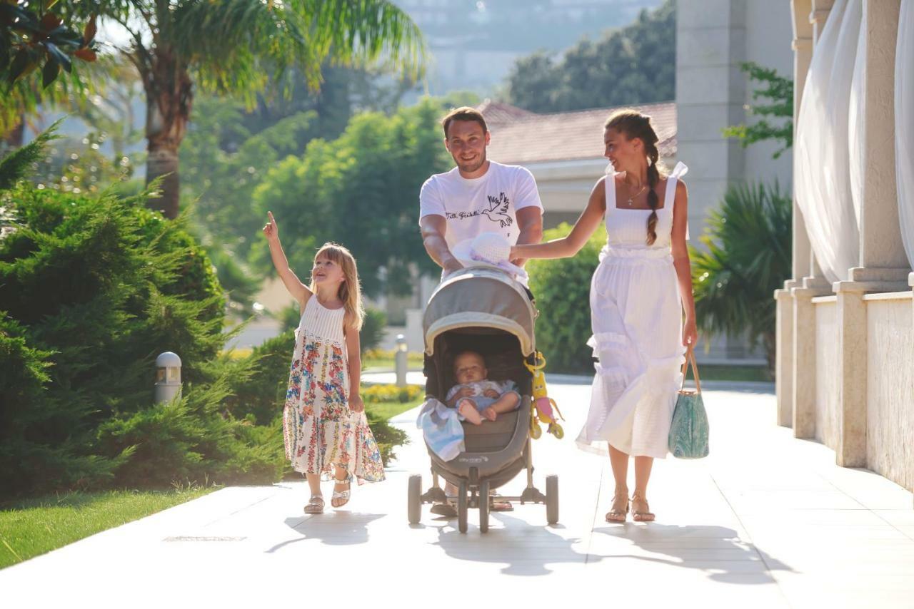 Splendid Conference & Spa Resort Budva Luaran gambar Family