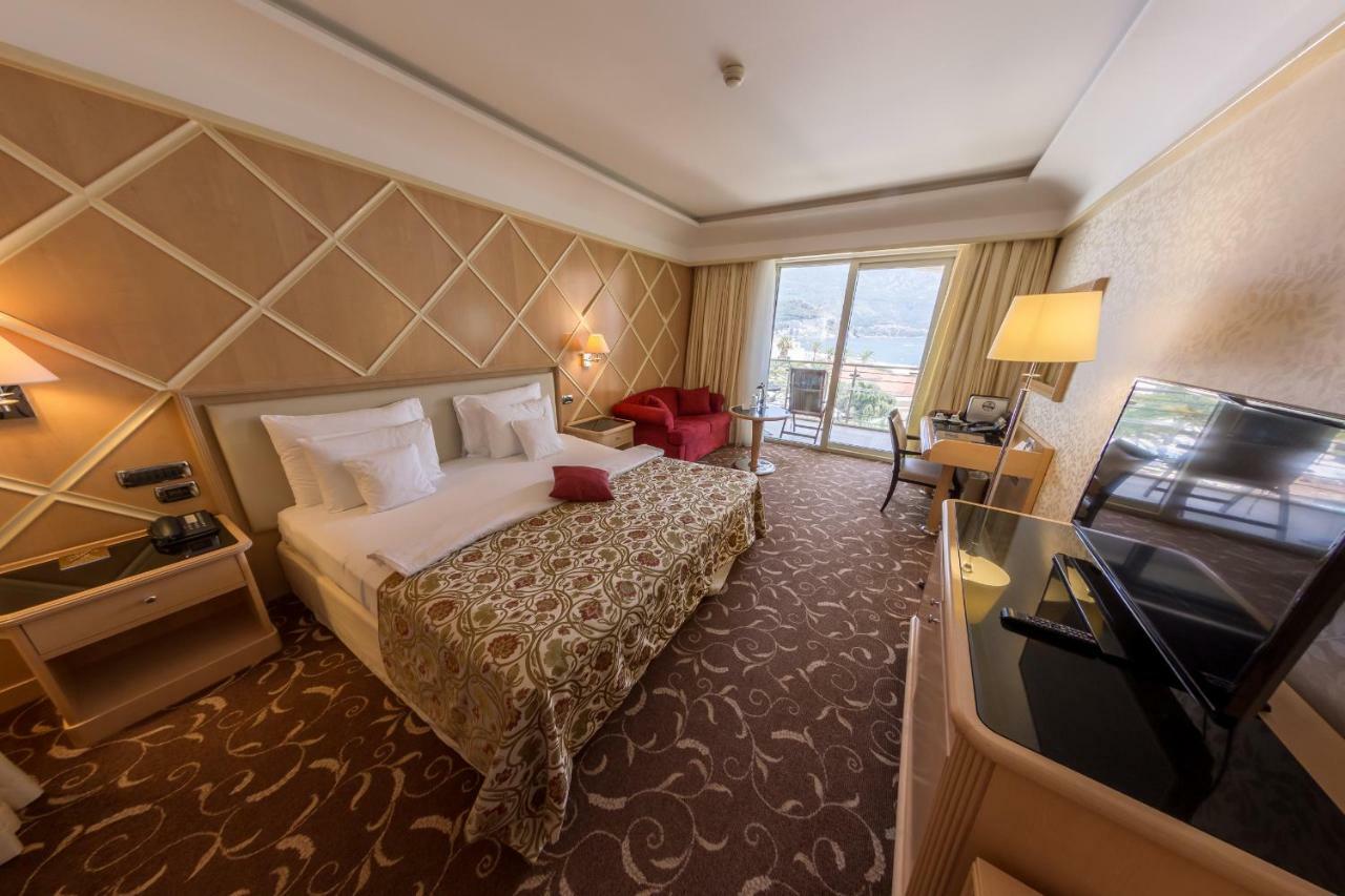 Splendid Conference & Spa Resort Budva Luaran gambar A room at the hotel