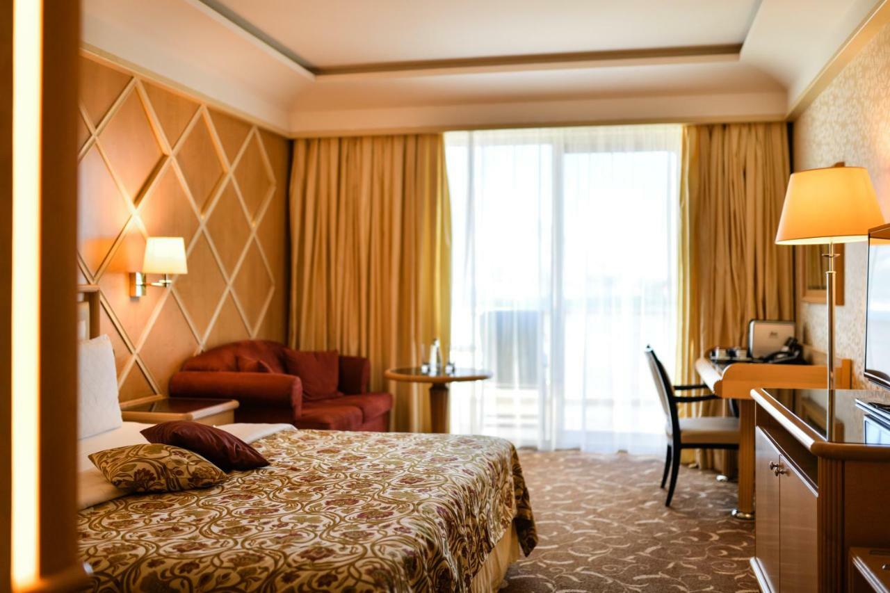 Splendid Conference & Spa Resort Budva Luaran gambar A room at the hotel