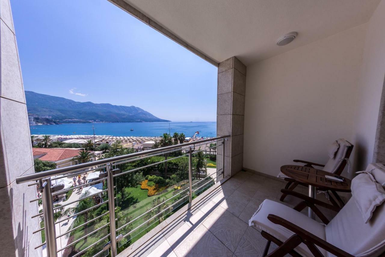 Splendid Conference & Spa Resort Budva Luaran gambar A balcony in Greece