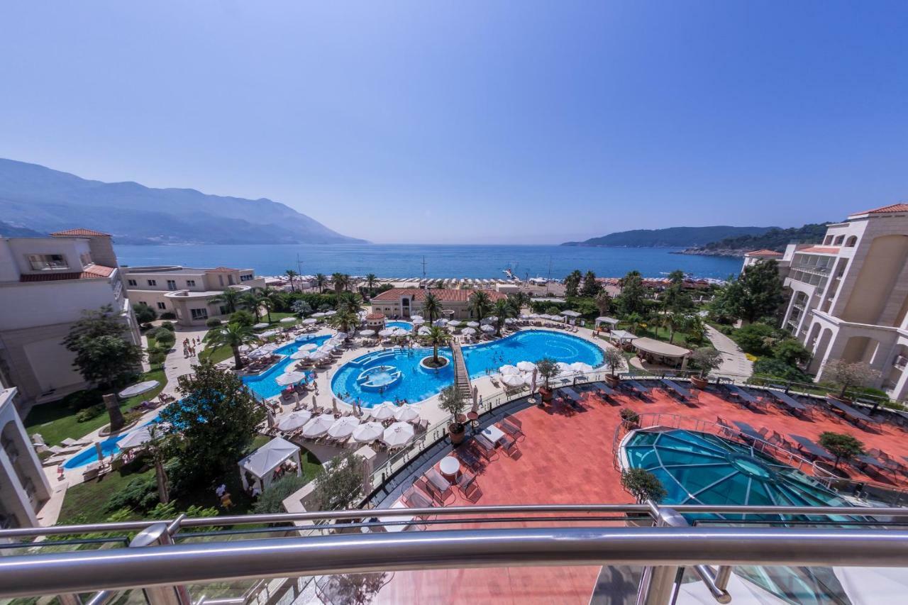 Splendid Conference & Spa Resort Budva Luaran gambar View of the hotel