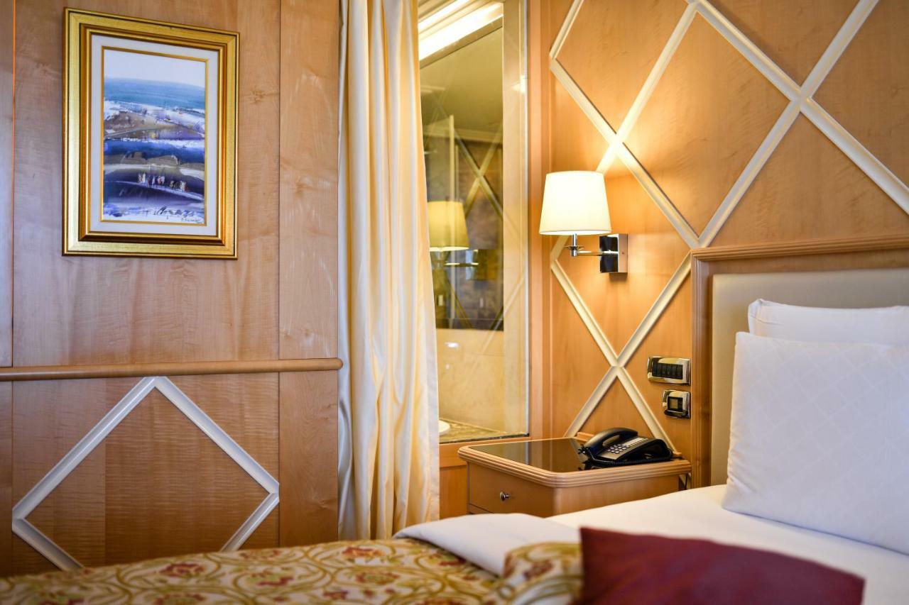 Splendid Conference & Spa Resort Budva Luaran gambar A suite on board the Queen Mary 2