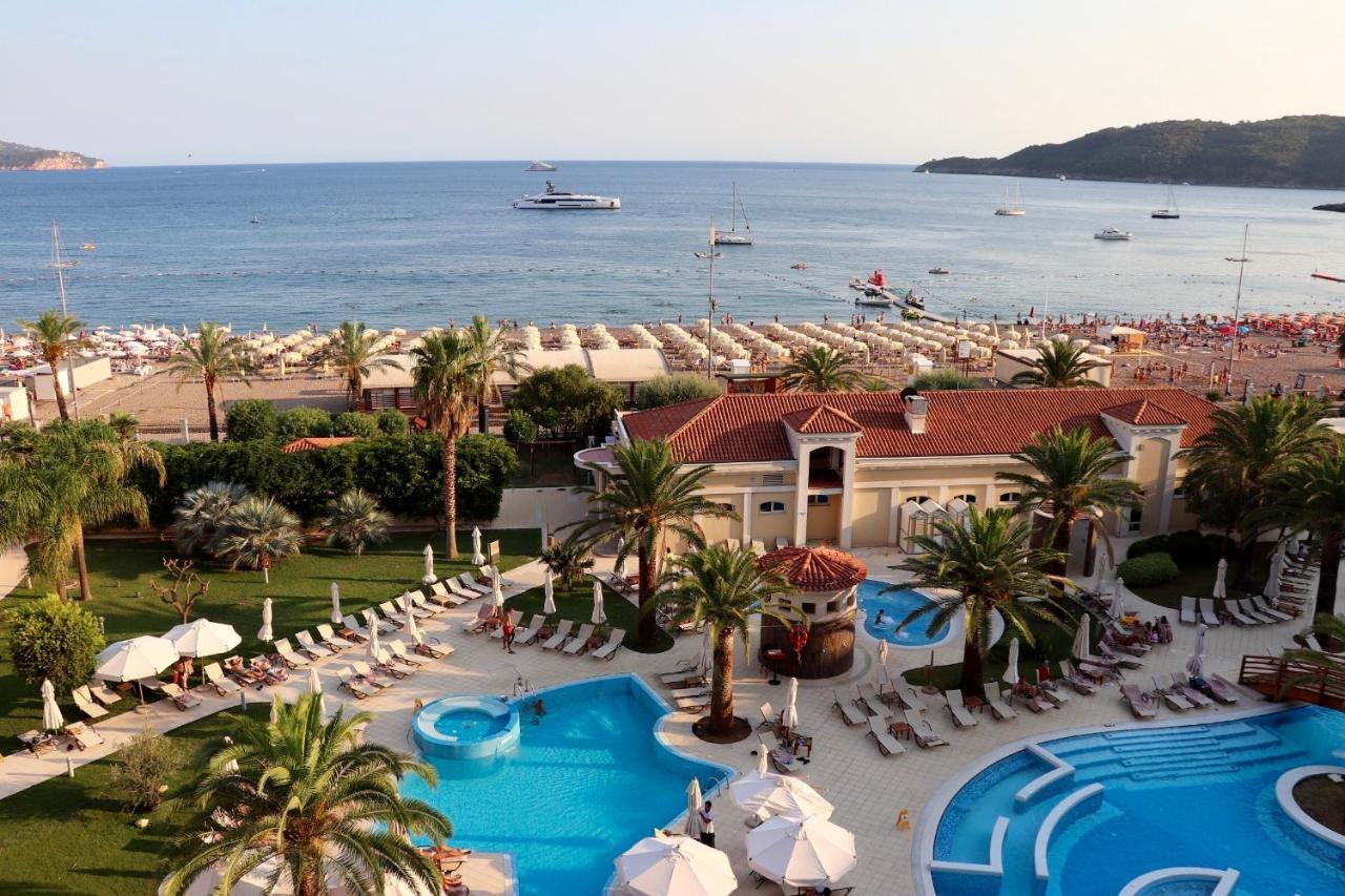 Splendid Conference & Spa Resort Budva Luaran gambar A view of the beach at the Hotel Splendid